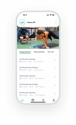 Pantalla de app de fitness con entrenamiento grupal y lista de ejercicios