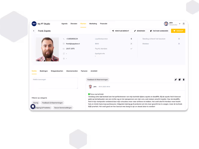 Perfil de usuario con datos personales y menú de navegación en el sistema de gestión